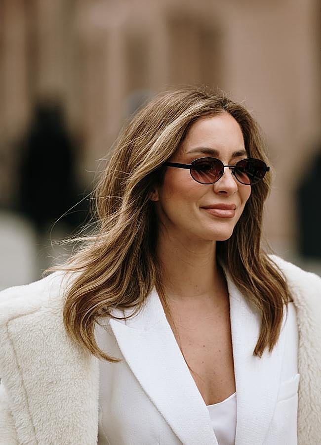 Imagen - Una mujer con un castaño con mechas rubias. Foto: Launchmetrics spotlight.