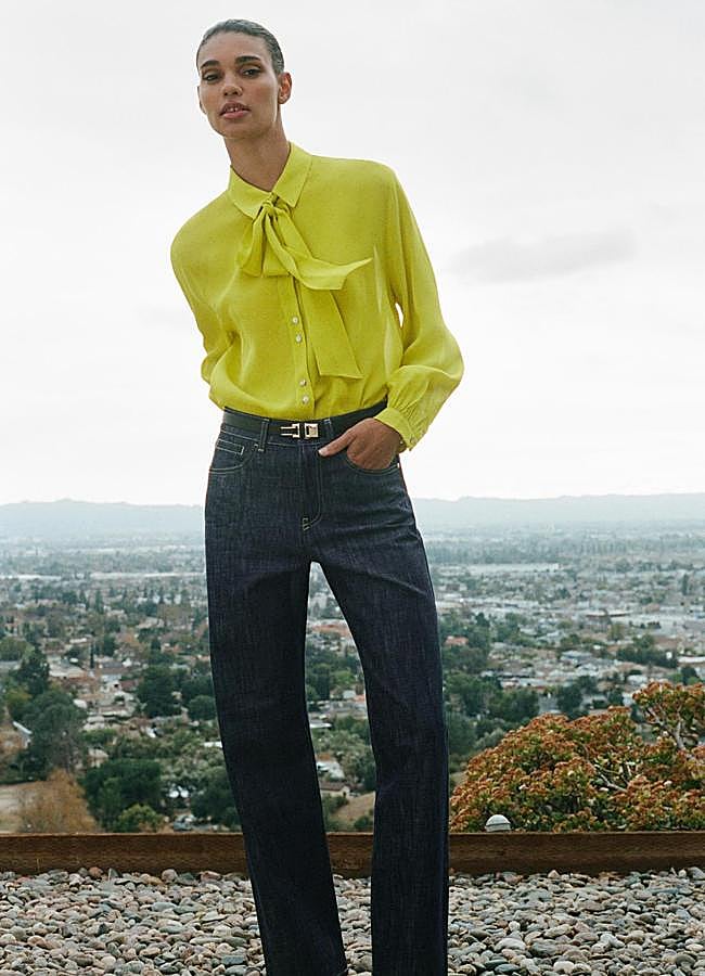 Imagen - Camisa fluida con lazo en verde lima de Zara.