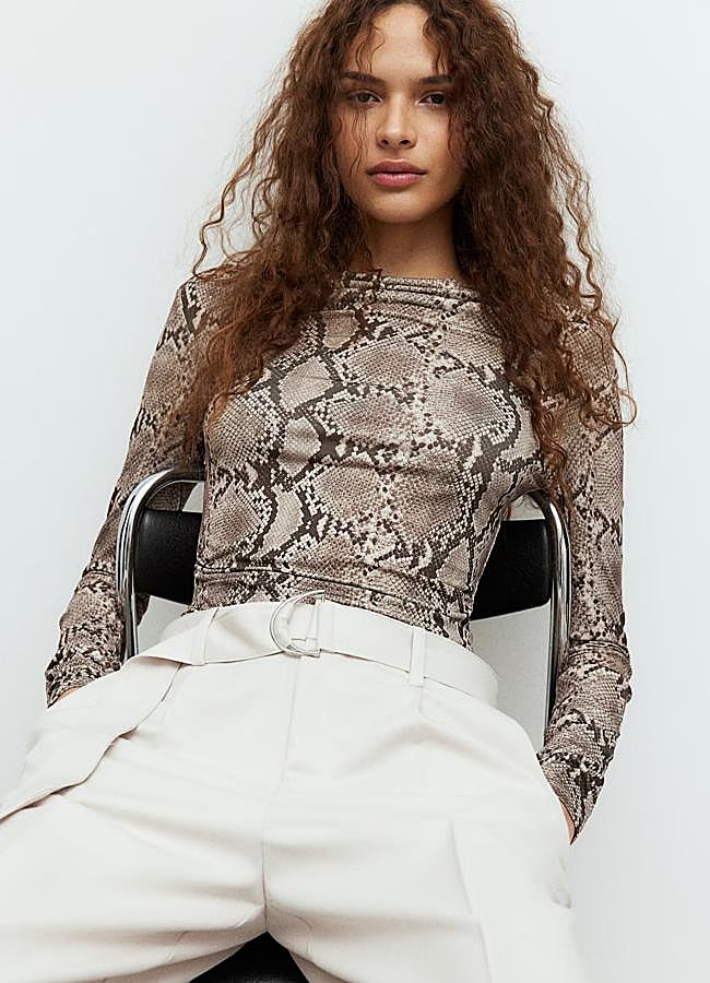 Imagen - Top drapeado de piel de serpiente de H&M, 15,99 euros.