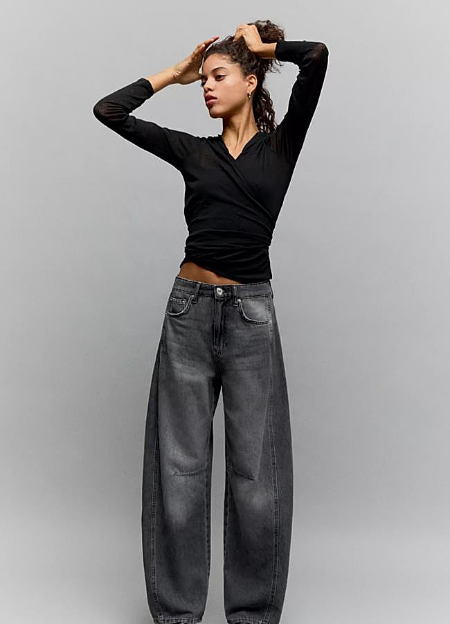 Imagen - Barrel jeans grises de tiro bajo de Pull&Bear, 29,99 euros.