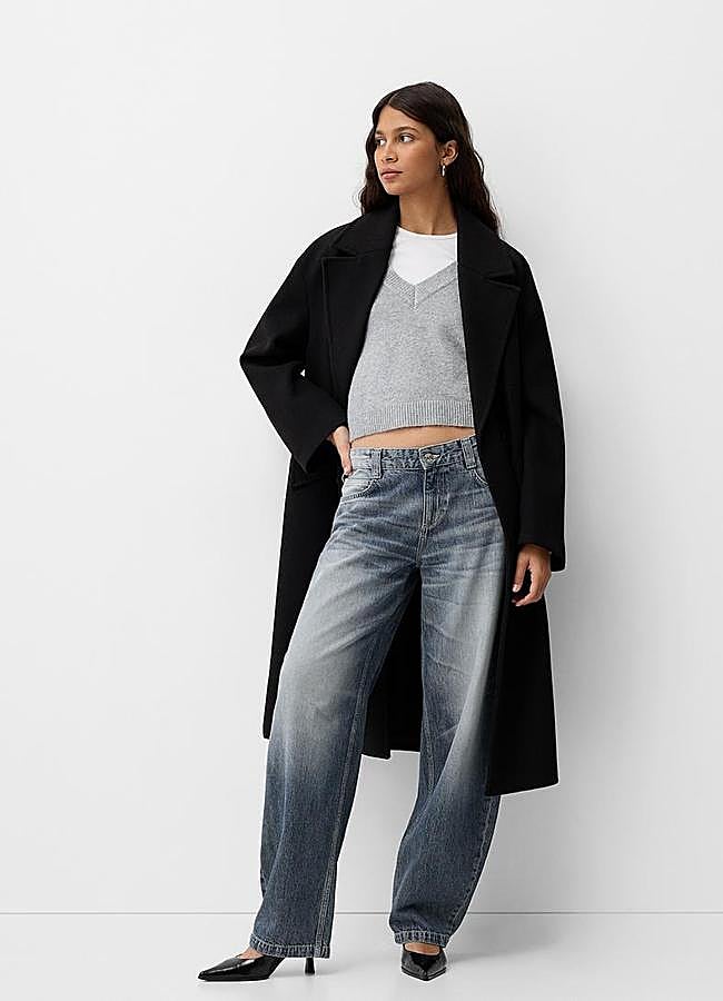 Imagen - Barrel jeans azul desgastados de Bershka, 29,99 euros.