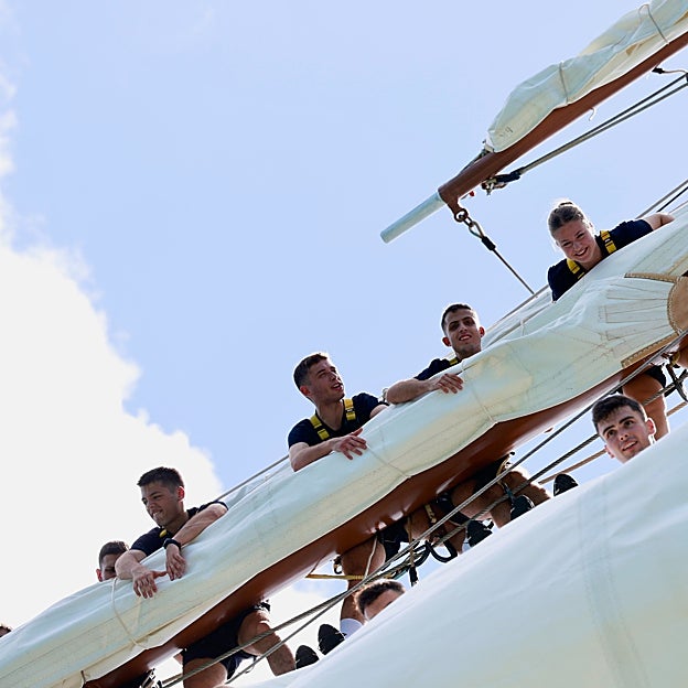 Leonor y sus compañeros, fondeados en aguas brasileñas. 