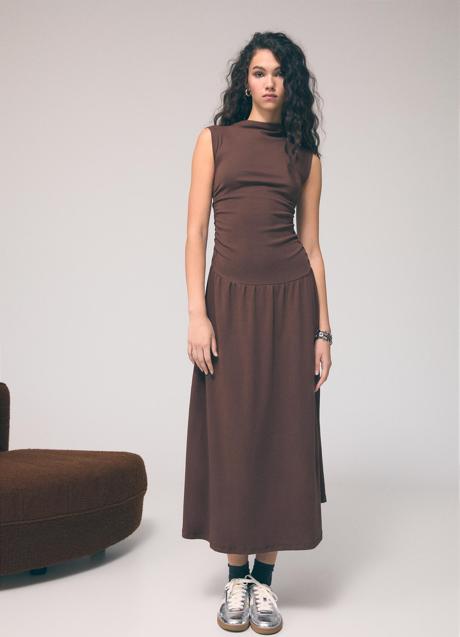 Imagen - Vestido marrón de Stradivarius (25,99 euros)