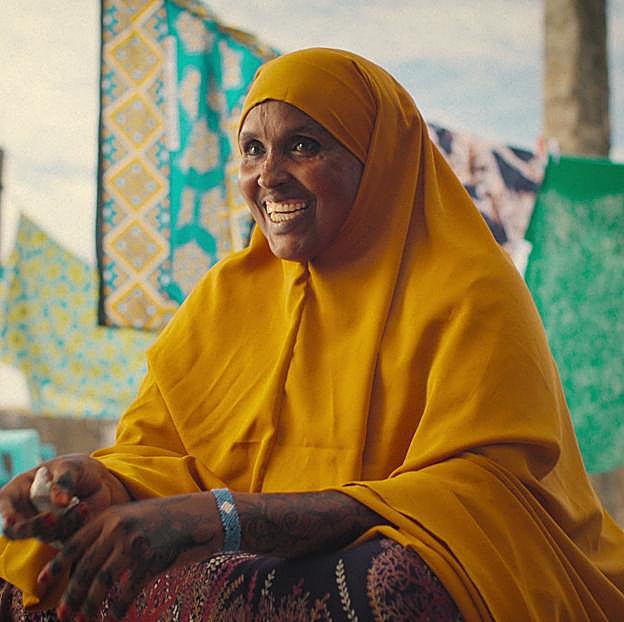 Halima Weheliye, una de las mujeres que aparece en la docuserie, en una imagen de Cómo sobrevivimos a la caída de los Black Hawk.