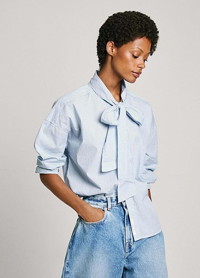 Imagen - Camisa de rayas con lazada en el cuello