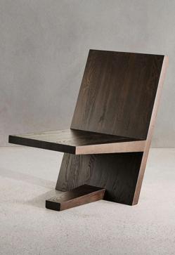 Imagen secundaria 2 - Daybed 01 en color crudo (1.800 euros); Chaise Longue 01 en madera de roble y piel (2.200 euros) y Lounge Chair 02 de madera de fresno (749 euros).