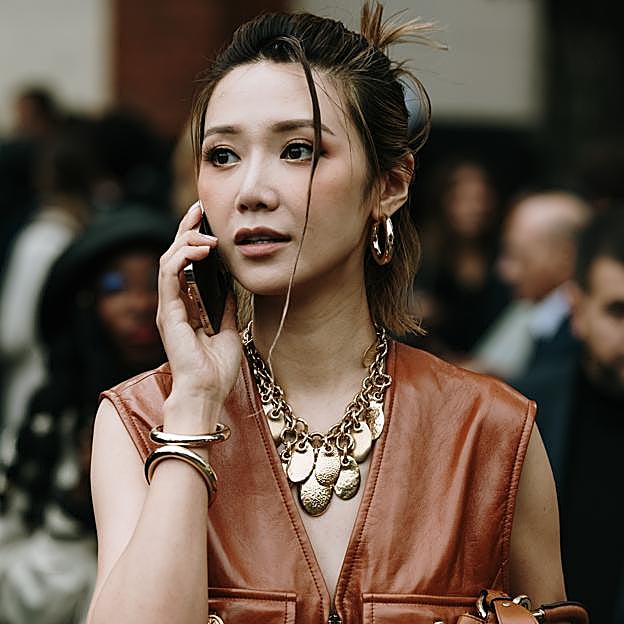 Los collares maximalistas están de moda porque elevan cualquier look básico y son muy originales