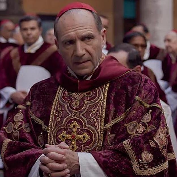 Así te explica Cónclave cómo se elige un pontífice si muere el papa Francisco: votación secreta, fumata blanca y la destrucción del anillo