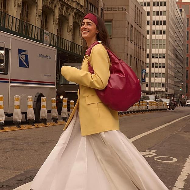 Faldas de tablas midi: el básico favorito de la primavera que combina con todo 