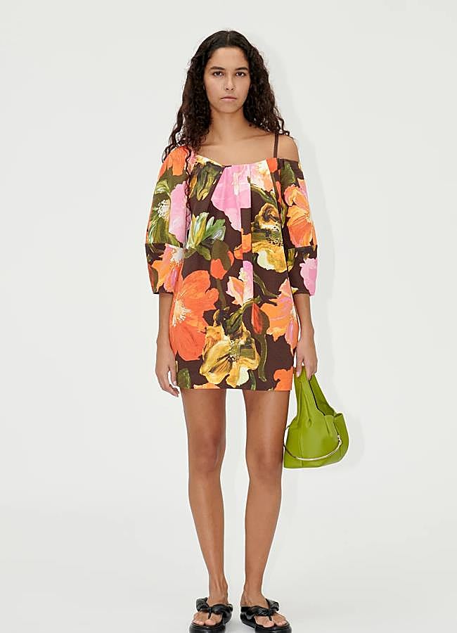 Imagen - Vestido con escote asimétrico de Stine Goya (96 euros).