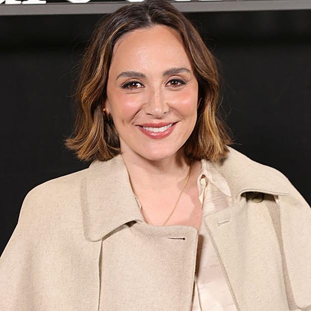 Tamara Falcó apuesta por los tonos neutros con el look de entretiempo perfecto en el desfile de Pedro del Hierro