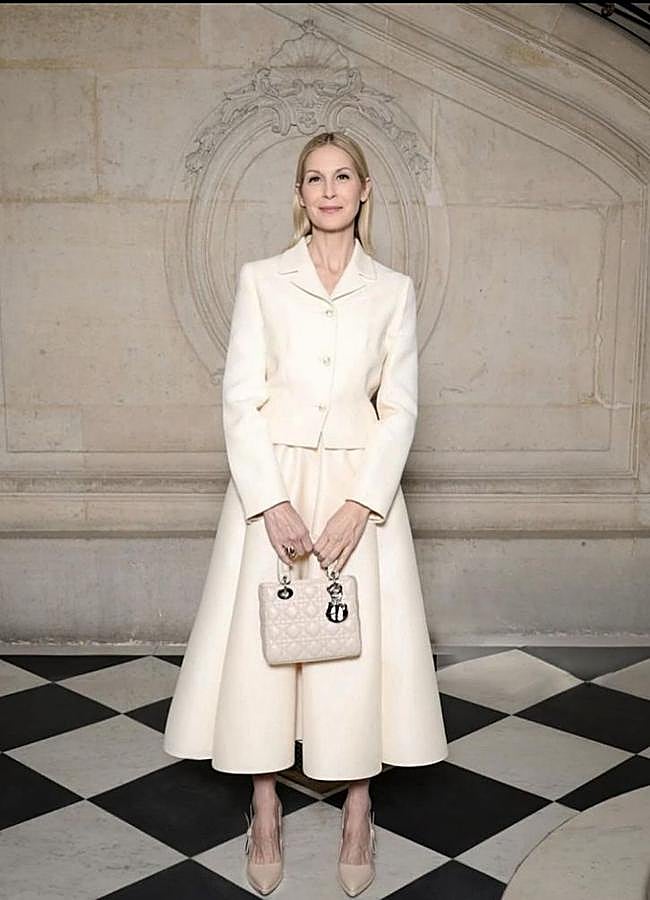 Imagen - Kelly Rutherford con total look blanco de traje con falda