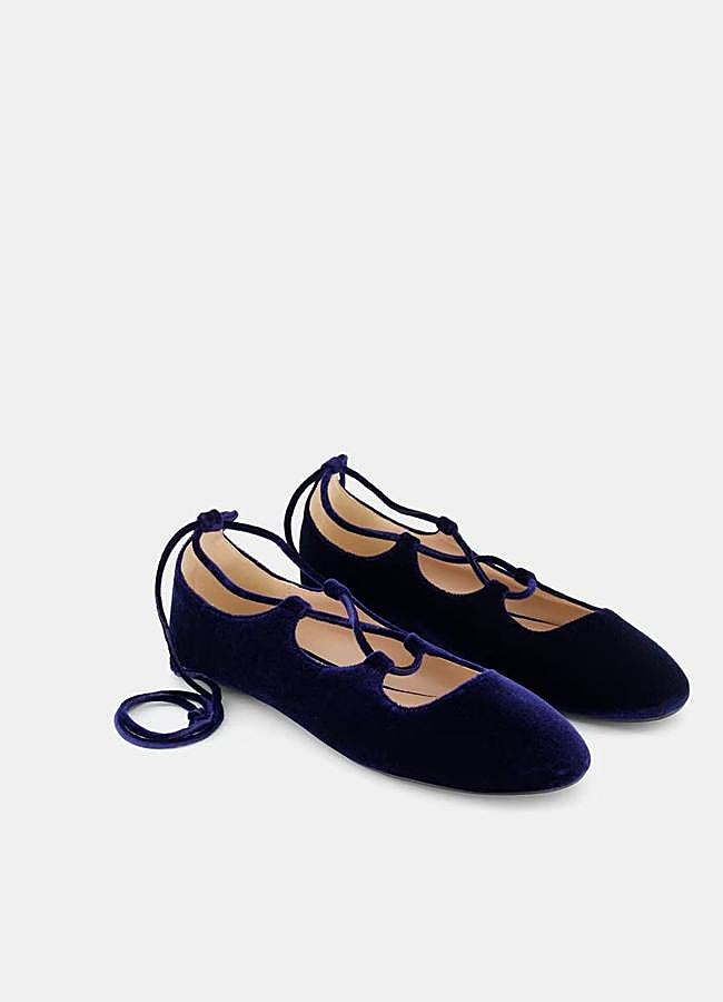 Imagen - Merceditas de terciopelo azul atadas