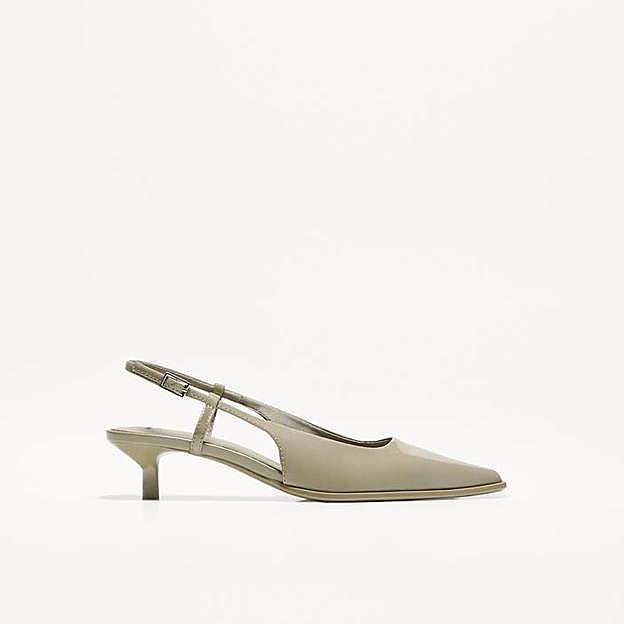 Zapatos de tacón kitten en verde de Bershka.