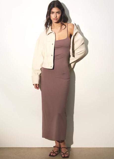 Imagen - Vestido midi de Pull & Bear (17,99 euros)