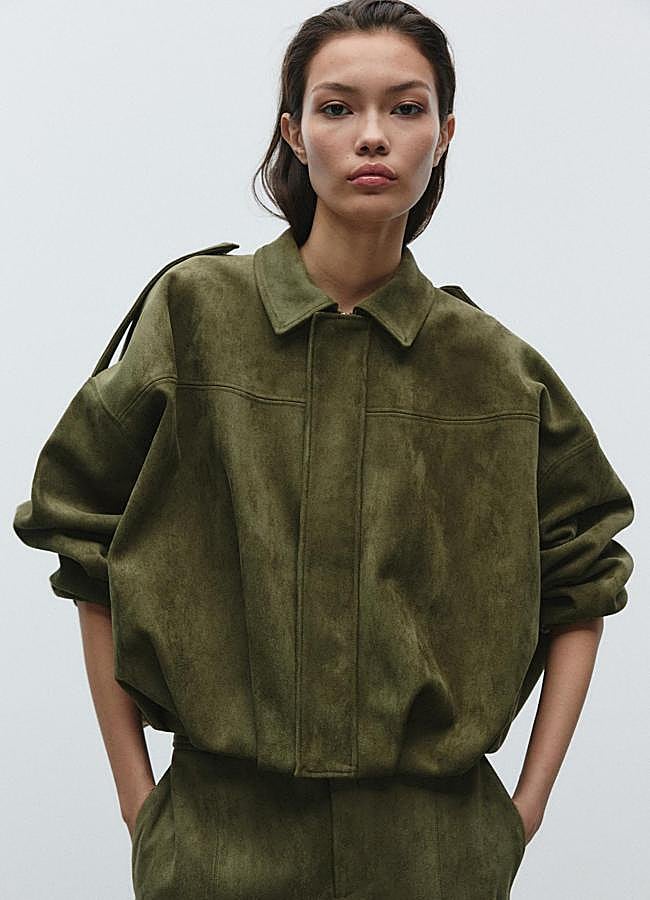 Imagen - Chaqueta de ante en color verde de Zara.