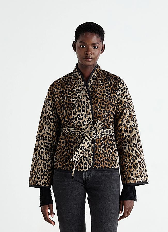 Imagen - Chaqueta con cinturón acolchada animal print
