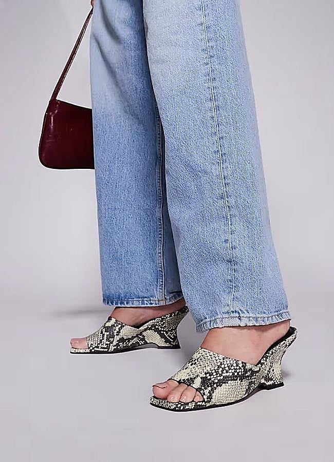 Imagen - Cuñas animal print tipo mules