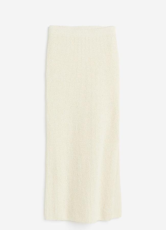 Imagen - Falda columna de punto canalé blanca de H&M, 29,99 euros.