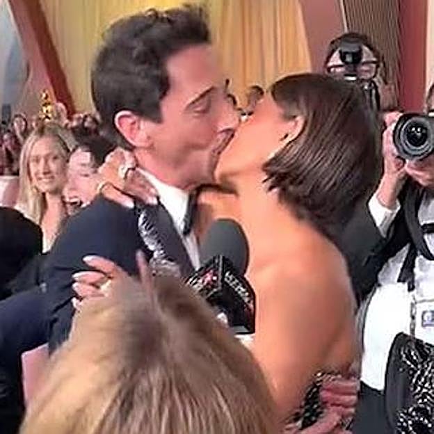 El beso viral de Adrien Brody y Halle Berry: la intrahistoria de una venganza que ha esperado 22 años