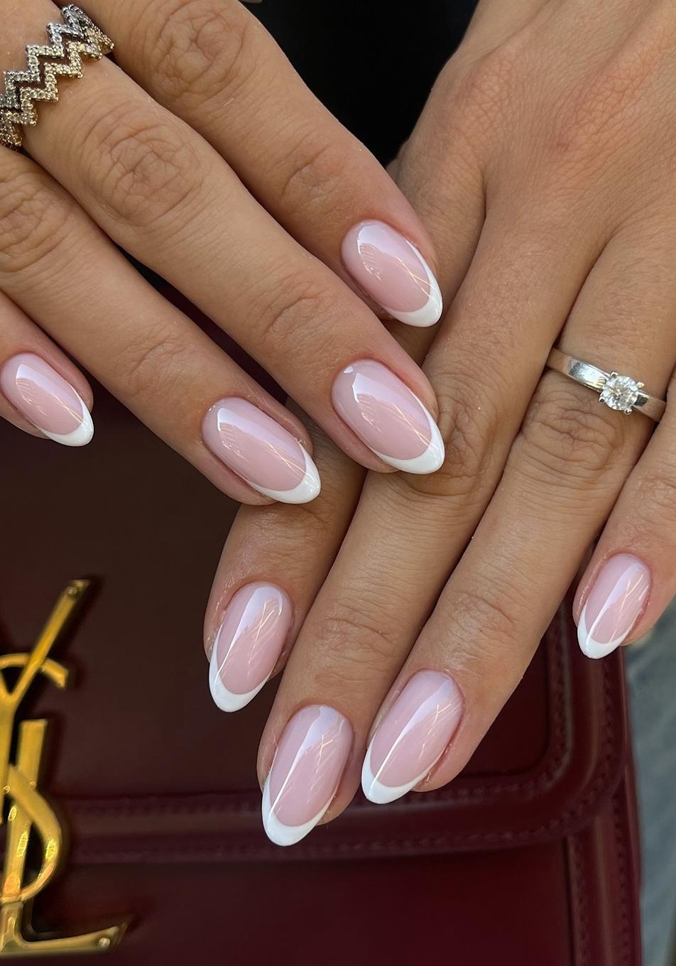 Estas ideas de uñas arrasan entre las mujeres +50: bonitas, sencillas y originales