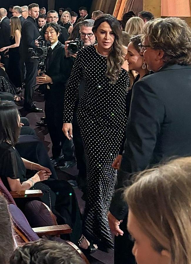 Imagen - Karla Sofía Gascón con un vestido de Yves Saint Laurent. / TWITTER