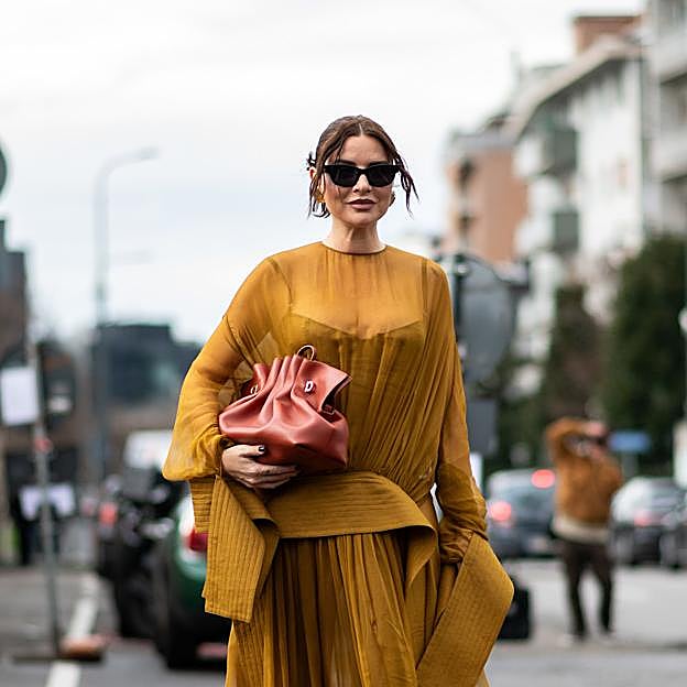 Los vestidos de Zara baratos que amarán las invitadas de primavera