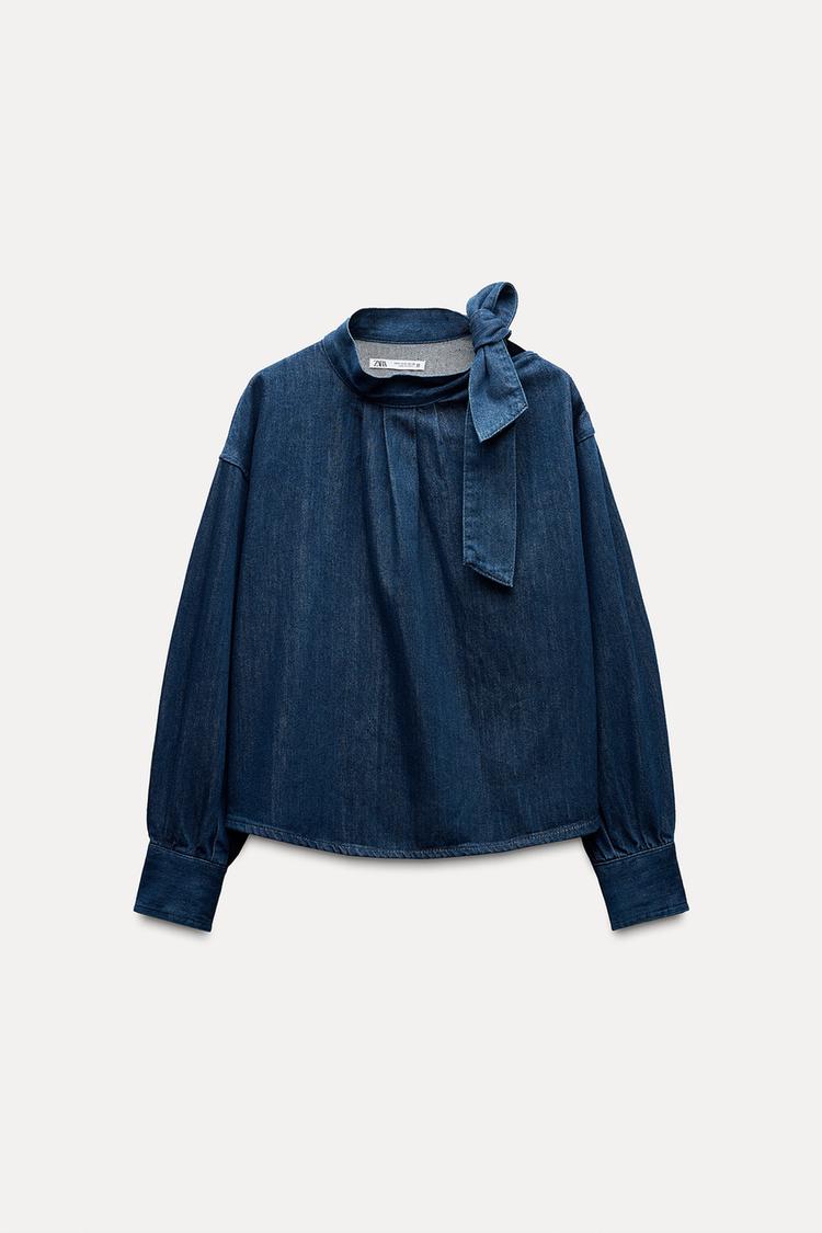 Imagen - Blusa en denim con detalle de lazo de Zara.