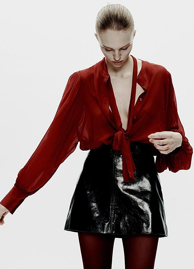 Imagen - Blusa con lazada en el cuello roja