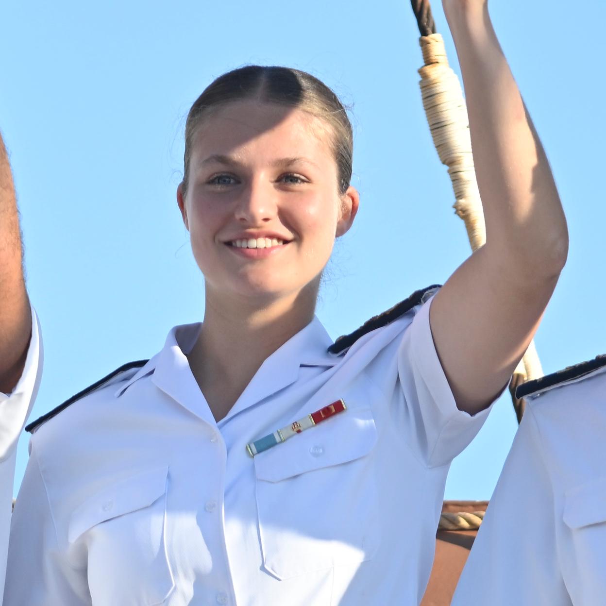 La princesa Leonor sonríe a su llegada a Paraguay. 