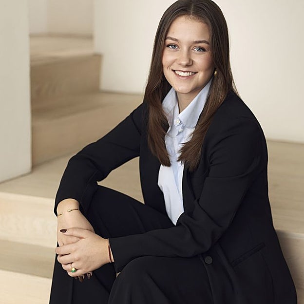 Así de mayor sale Isabella, hija de Mary de Dinamarca, en su primer retrato oficial antes de cumplir 18 años en abril