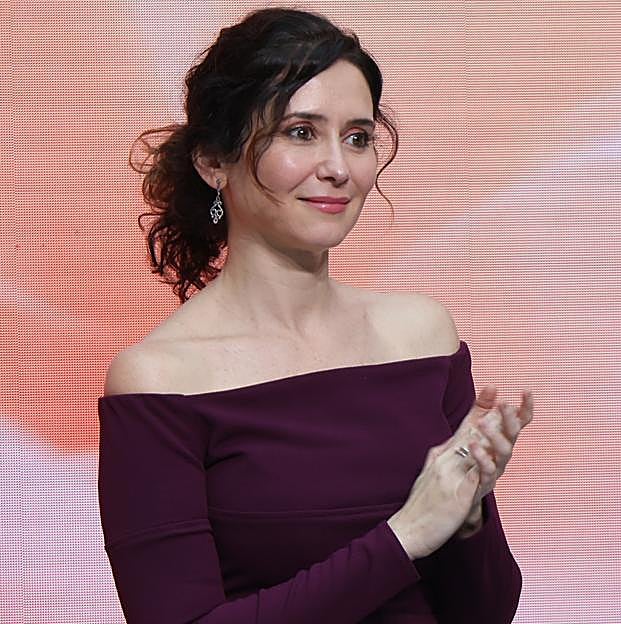 Isabel Díaz Ayuso estrena el vestido de invitada perfecto: rebajadísimo y de la firma de Vicky Martín Berrocal