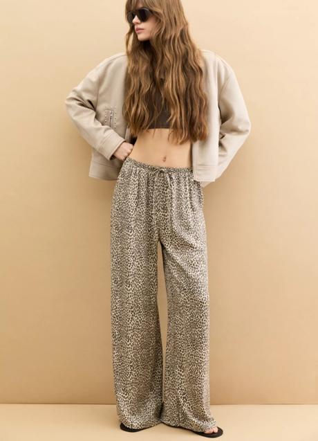 Imagen - Pantalones con estampado de lopardo de Pull & Bear (25,99 euros)