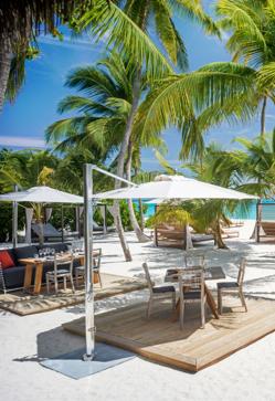 Imagen secundaria 2 - Villa con piscina familiar, cena especial romántica y Café Umi, en InterContinental Maldivas.