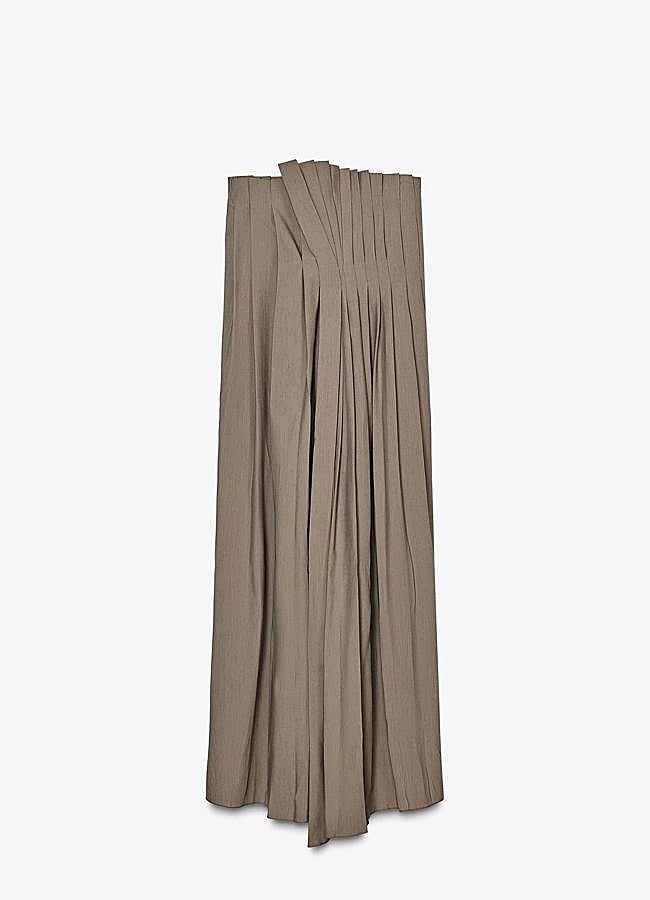 Imagen - Vestido plisado con escote palabra de honor de Zara.