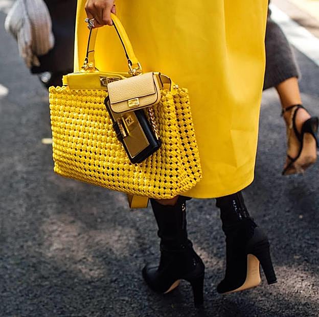 Alerta tendencia: se llevan los bolsos amarillos, según en el street style, y estos son los más bonitos