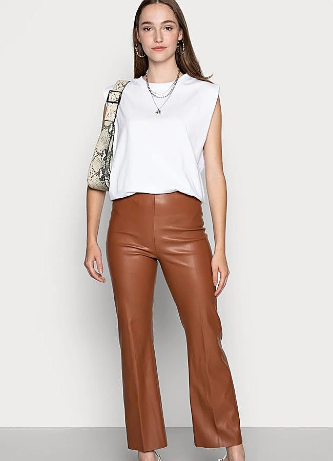 Imagen - Pantalón flare efecto piel marrón