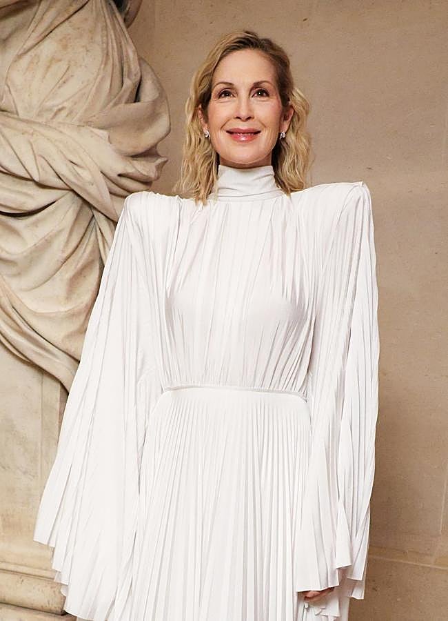 Imagen - Kelly Rutherford con melena rizada en la cena Gran Dîner du Louvre de París. Foto: Gtre