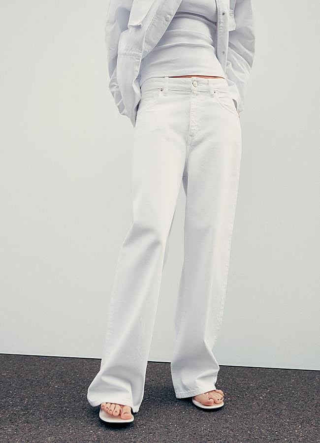 Imagen - Jeans relaxed oversize tiro alto de Zara (35,95€)