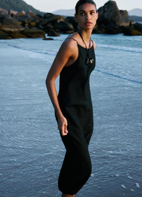 Imagen - Vestido negro de Massimo Dutti (89,99 euros)