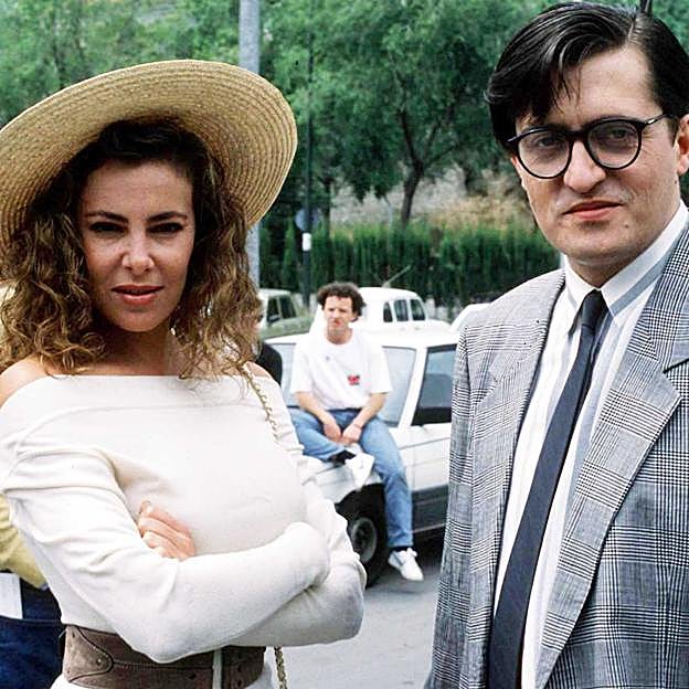 Ana Obregón cumple 70 años: de la polémica con Micky Molina al misterio David Beckham, los novios que no recordabas