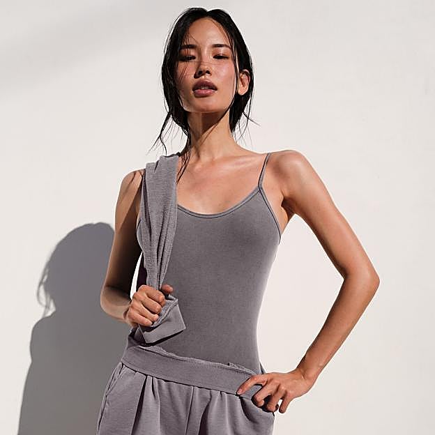 Burpee inverso, el ejercicio de cardio que tonifica core y glúteos mientras trabaja la coordinación