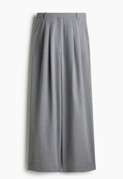 Imagen secundaria 2 - Bolso solapa brillante de Desigual (69,95€)/ Jersey punto con lino de Zara (25,95€)/ Pantalón amplio de H&M (29,99€)