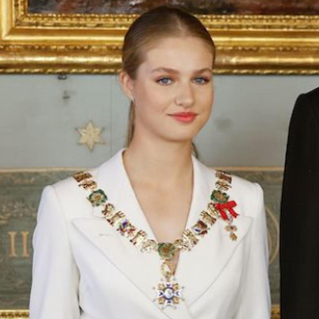 La princesa Leonor con el Collar de la Orden de Carlos III. 