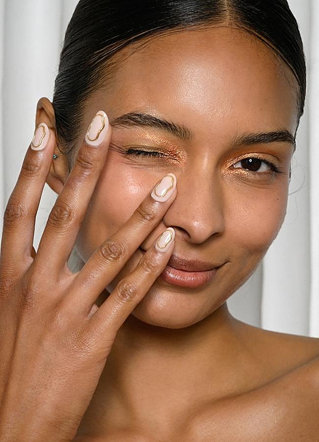 Imagen - Una manicura con detalles de color cobre. Foto: launchmetrics sportlight