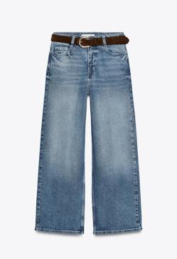 Imagen secundaria 2 - Bolso tote de piel con Bolso removible de Parfois (49,99€)/ Jeans Z1975 culotte tiro alto cinturón de Zara (29,95€)/ Camiseta básica algodón (6,95€)