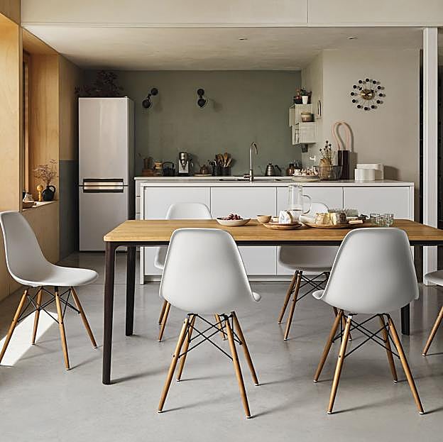 La versión original de la silla DSW, en color blanco.