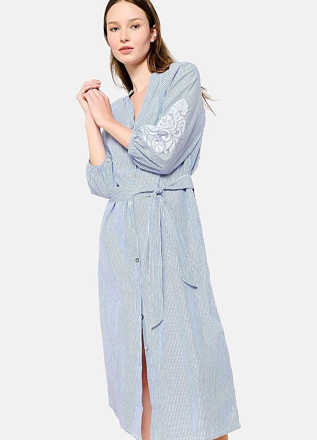 Imagen - Vestido camisero de rayas con bordados