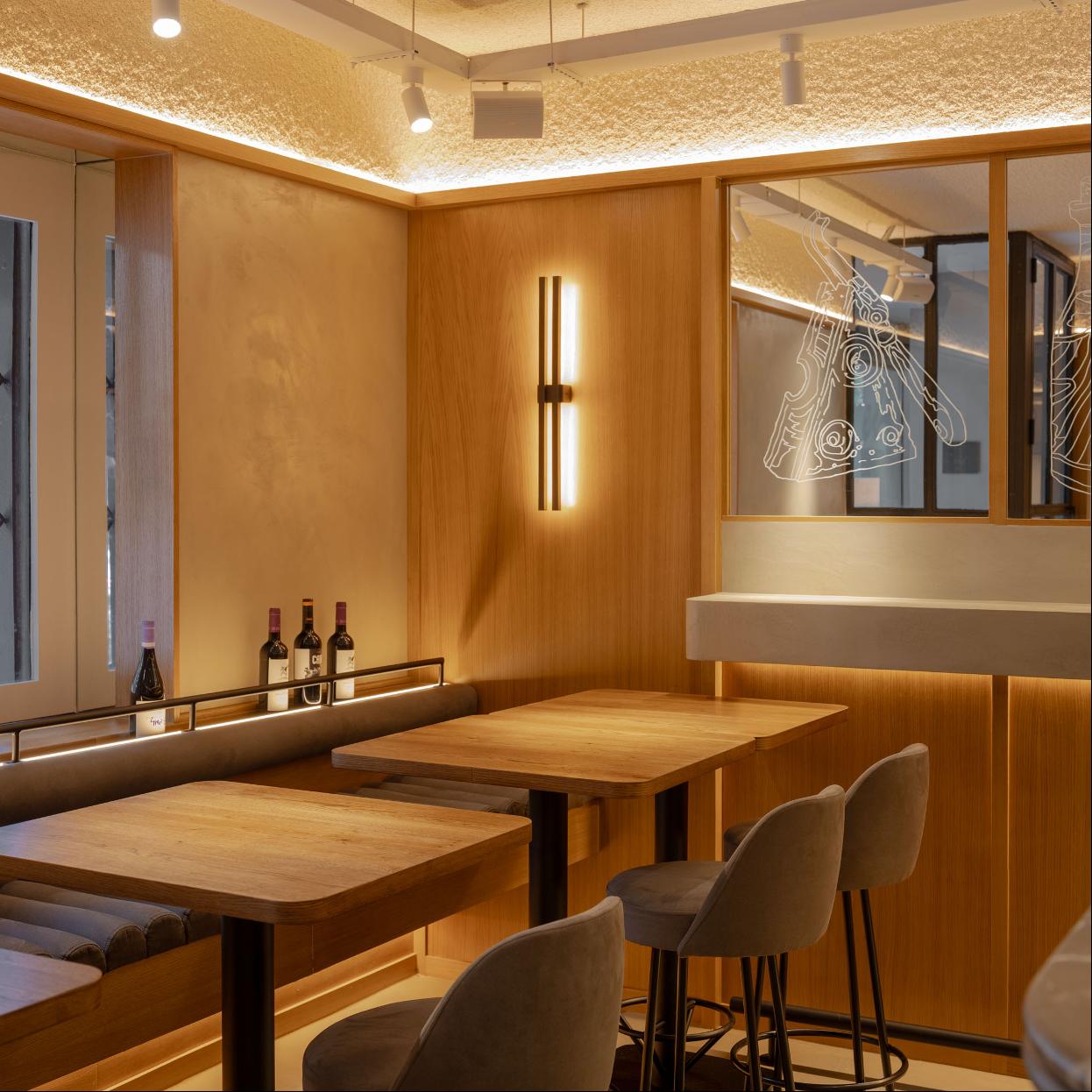 Las mesas de El Buen, el restaurante-bar del barrio de Salamanca que se va a convertir en tu local favorito esta confianza, 