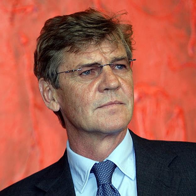 Máxima alerta con el bajón de salud de Ernesto de Hannover: cirugía de urgencia, rehabilitación complicada y un andador